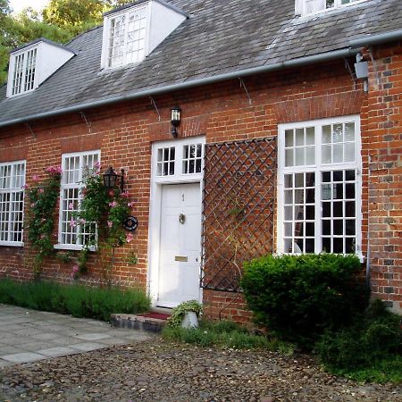 The Courtyard Bed and Breakfast Newmarket  Eksteriør billede