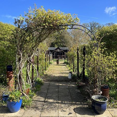 The Courtyard Bed and Breakfast Newmarket  Eksteriør billede